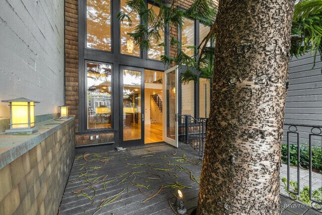 Building Photo - 19 Wilmot St