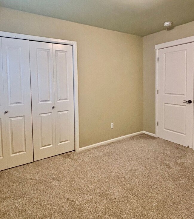 Building Photo - 4 Bed / 2.5 Bath Kirkland single family home $3,895/mo