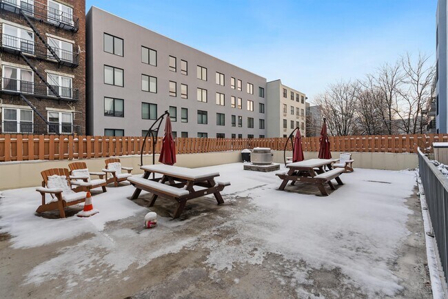 Building Photo - 635 6th St