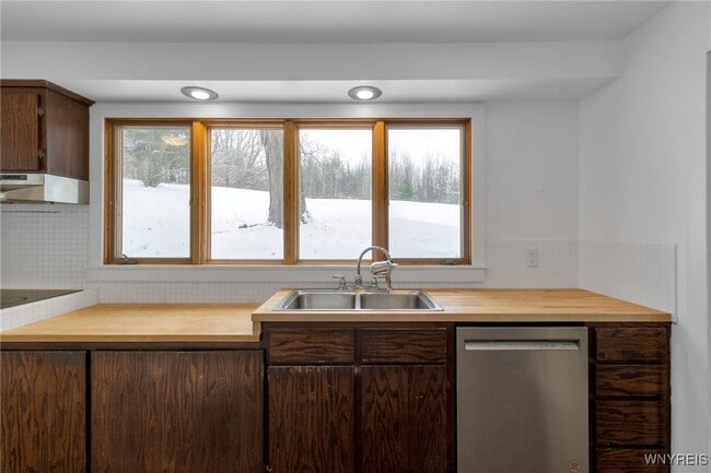 Building Photo - 2955 E Church St