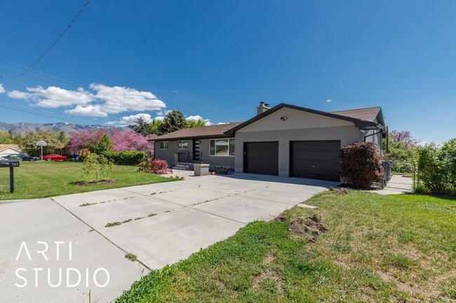 Primary Photo - 983 Westwood Dr