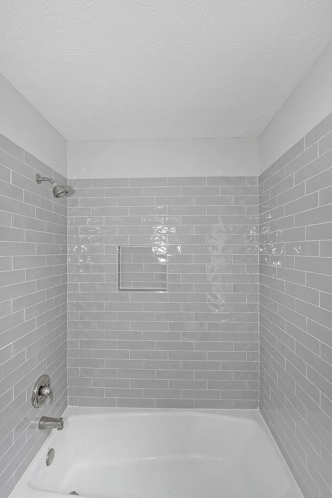 Building Photo - 1250 Della Way