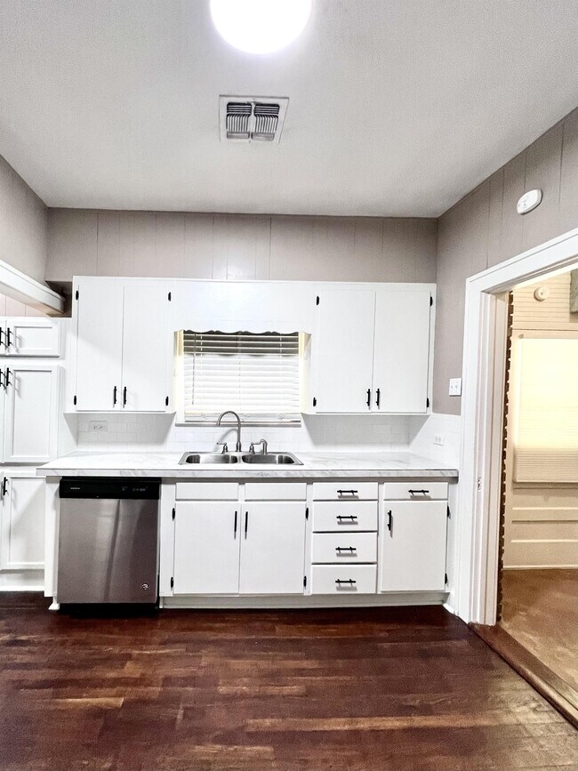 Building Photo - 2808 Morrow Ave