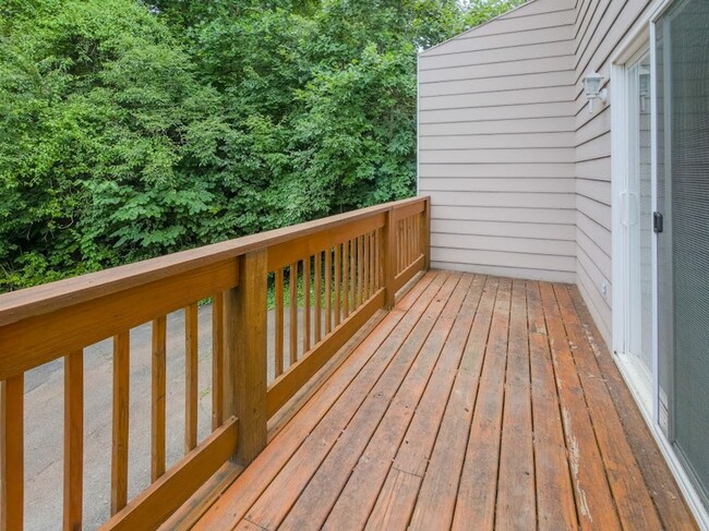 Building Photo - 650 Shadywood Ln