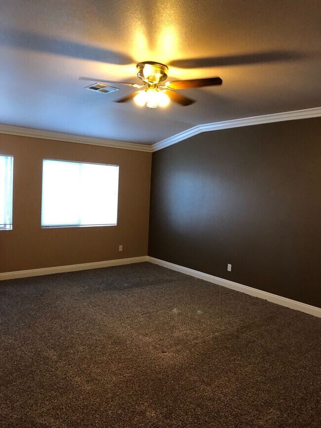 Building Photo - Sunridge