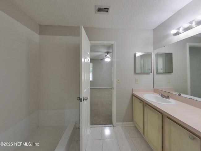 Building Photo - 2024 Farm Way