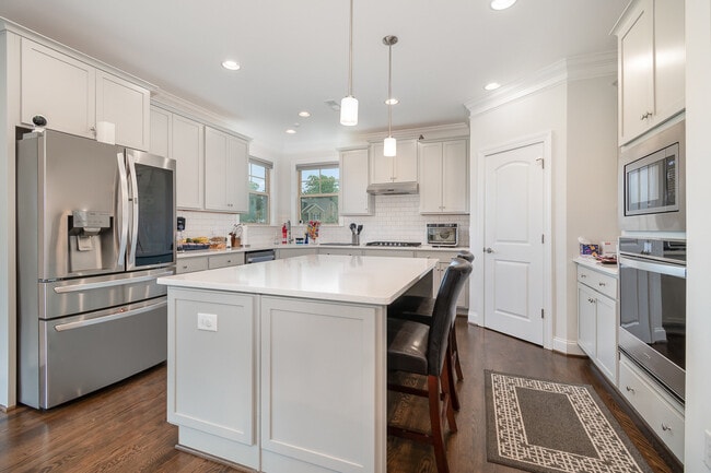 Building Photo - 6006 Tanoak Ct