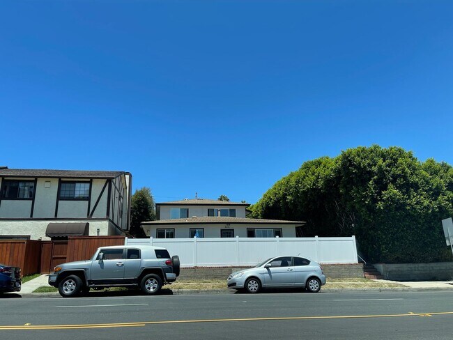 Building Photo - Garnet Ave