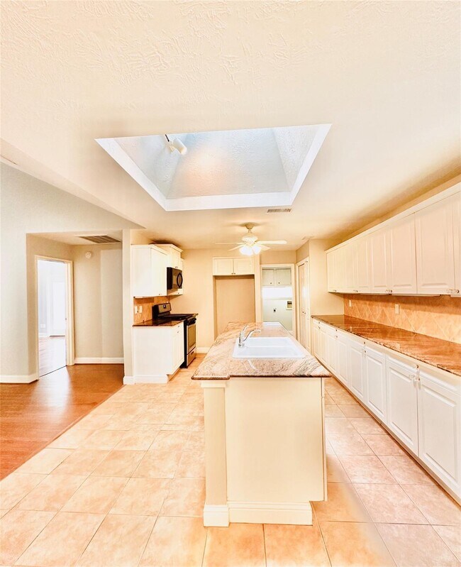 Building Photo - 15111 Yorkpoint Dr