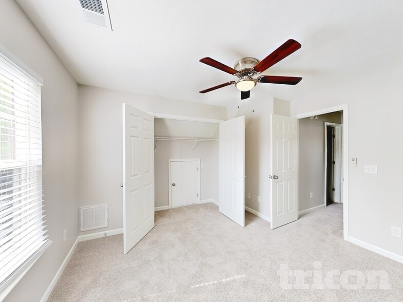 Building Photo - 141 Sara Cir