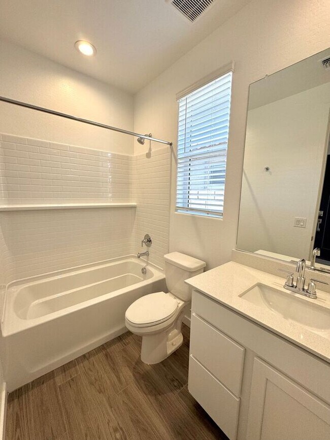 Building Photo - New 5-Bedroom Home in Phoenix with Upgrade...
