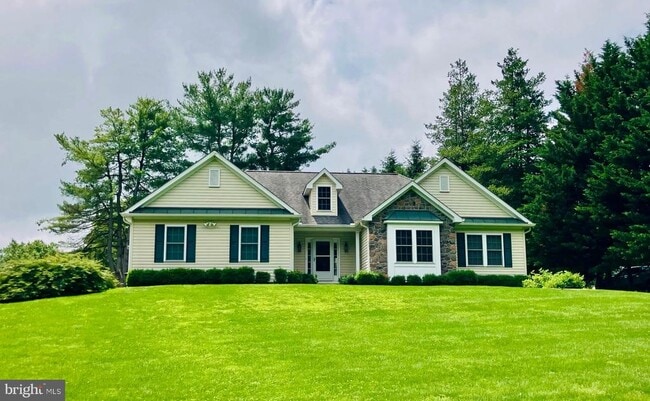 Primary Photo - 233 W Woodview Rd
