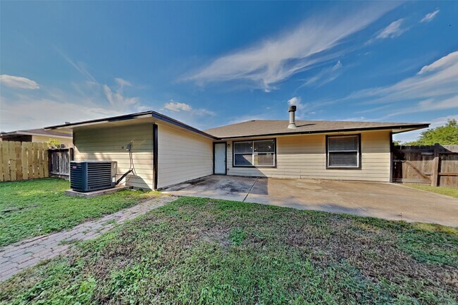 Building Photo - 18727 Holly Way
