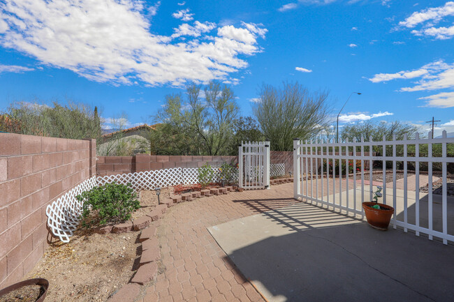 Building Photo - 10281 E Foxmoor Dr
