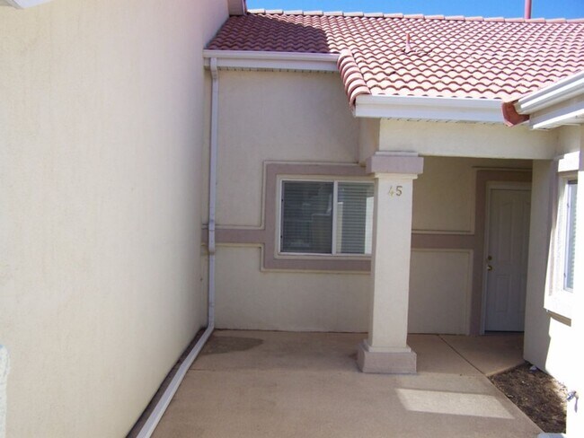 Building Photo - Cozy 2 Bed 2 Bath