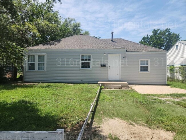 Primary Photo - $899 - 3 bedroom / 1 bathroom - Single Family Home