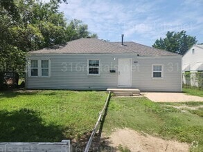 Building Photo - $995 - 3 bedroom / 1 bathroom - Single Fam...