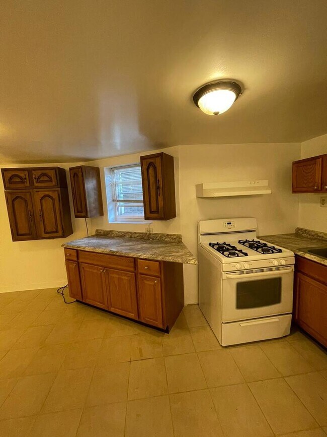 Building Photo - 5749 N Spaulding Ave