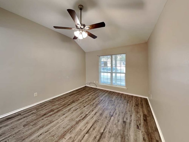 Building Photo - 4927 Vancouver Blvd