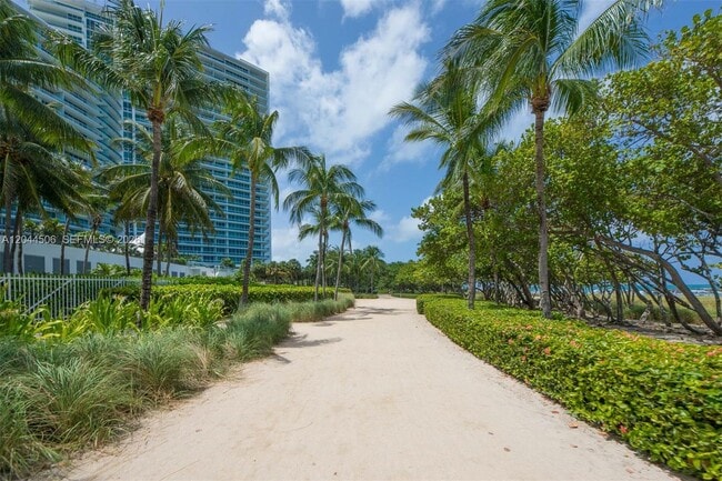 Building Photo - 10275 Collins Ave