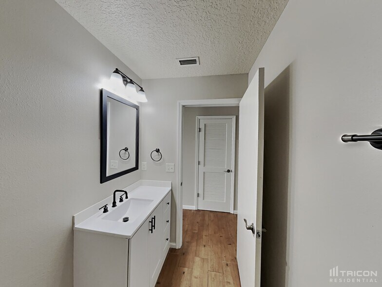 Building Photo - 75013 Brookwood Dr