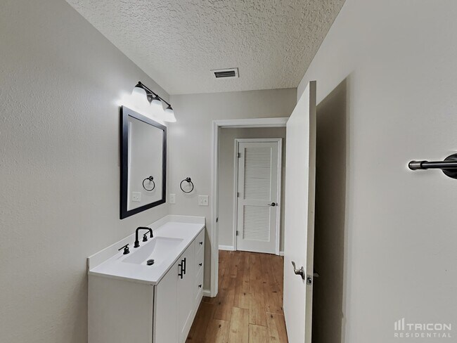Building Photo - 75013 Brookwood Dr