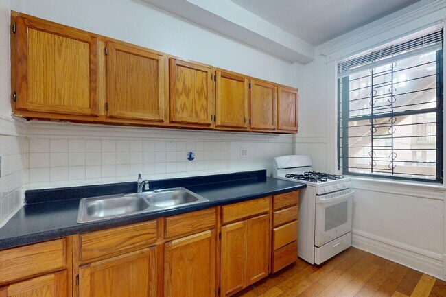 Floorplan - 5401-5403 S. Woodlawn Avenue