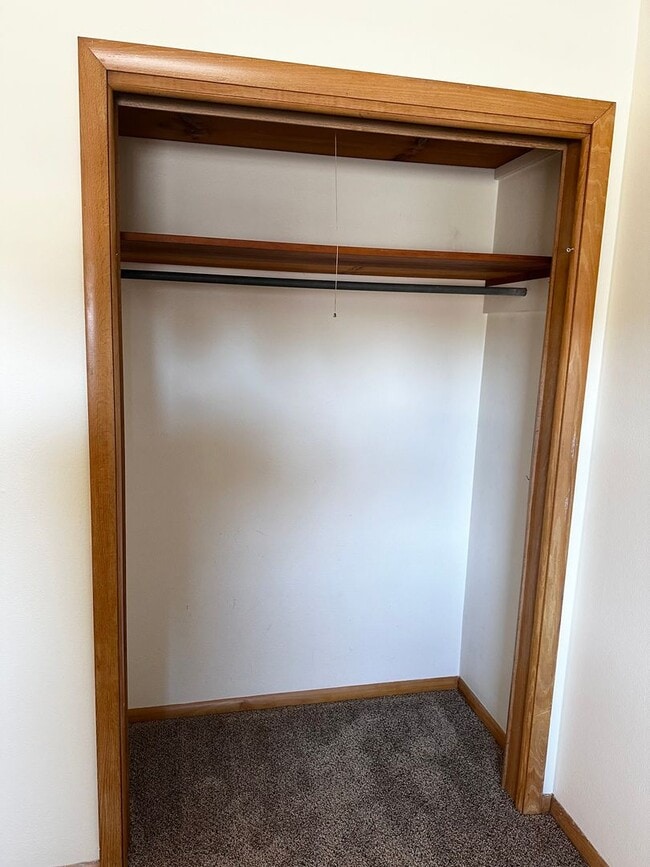 Building Photo - 3BR Single Family Home Available NOW on Eau Claire's Northside!