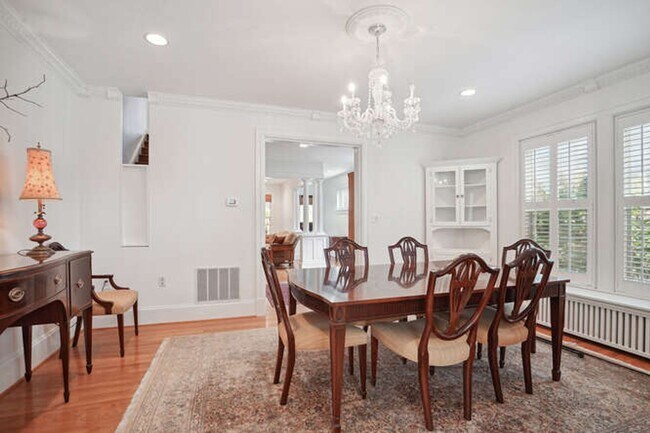 Building Photo - Cleveland Park 5 Bedroom, 3.5 Bath