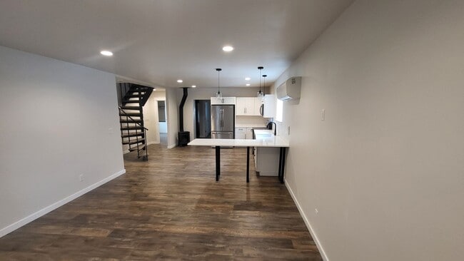 Building Photo - 1460 NW Newport Ave