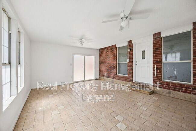 Building Photo - 8109 Dripping Springs Dr