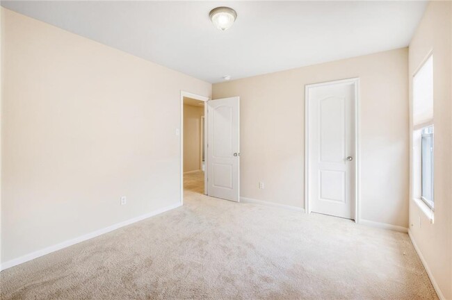 Building Photo - 2205 Independence Dr