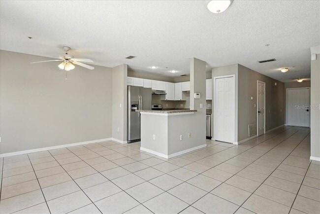 Building Photo - 1190 N Fairway Dr