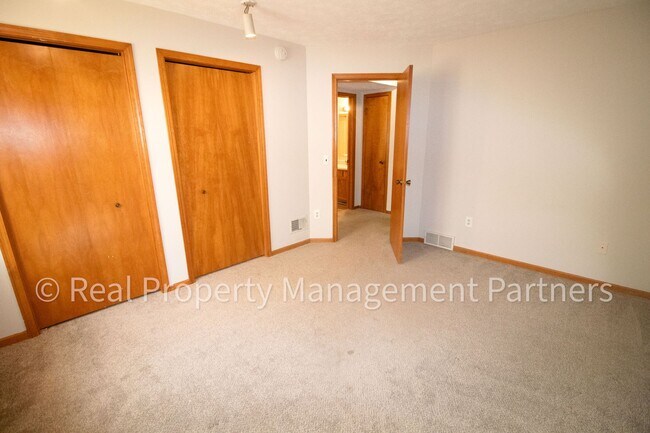 Building Photo - 2 Bed, 1 Bath Lower-Level Unit with Garage Parking and Trail Access