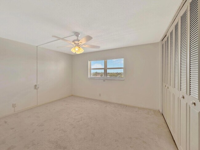 Building Photo - 501 Lake Shore Dr