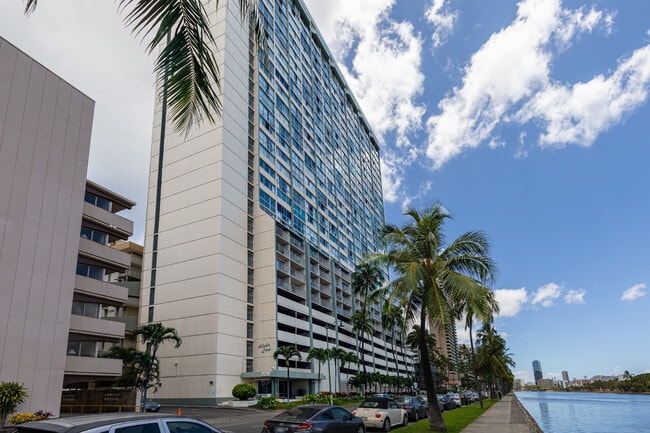 Building Photo - 2211 Ala Wai Blvd