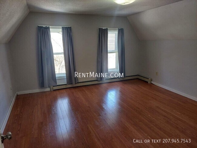 Building Photo - 13 Front St