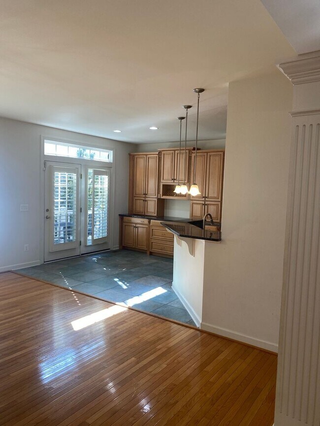 Building Photo - 3 Bedroom Townhome in Sterling, with a large complete loft on top floor