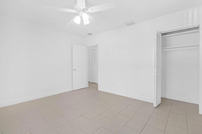 Building Photo - 330 W Camino Real