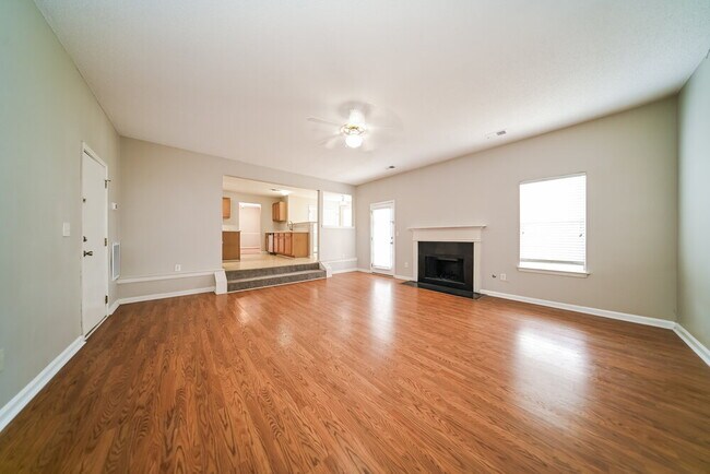 Building Photo - 425 Canoga Ct