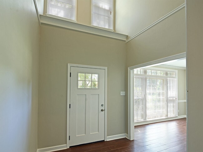 Building Photo - 3 Bedroom with Bonus, 2.5 Bathroom Near Lo...