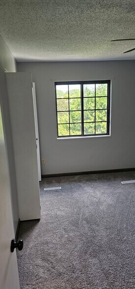 Building Photo - 1303 Penney Ln