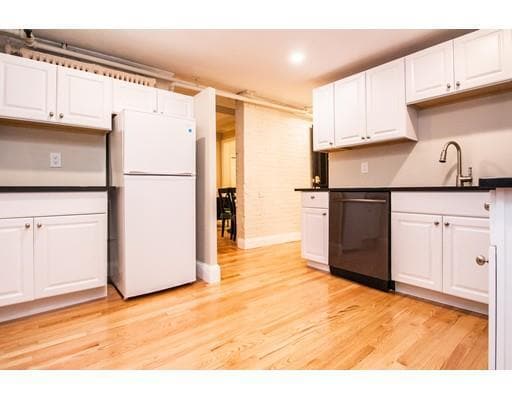 Building Photo - 290 Beacon St