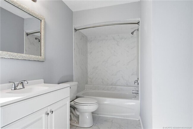 Building Photo - 1074 SW Jennifer Terrace