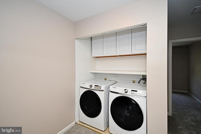 Building Photo - 1055 Balley Dr