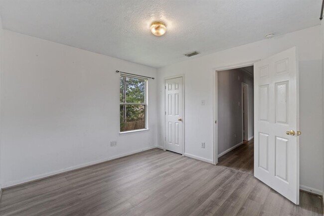 Building Photo - 14072 Broken Arrow Dr