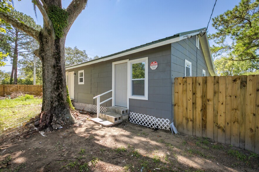 Building Photo - 260 Vernis Ave