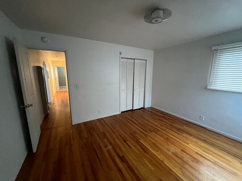 Building Photo - 406 English Ave