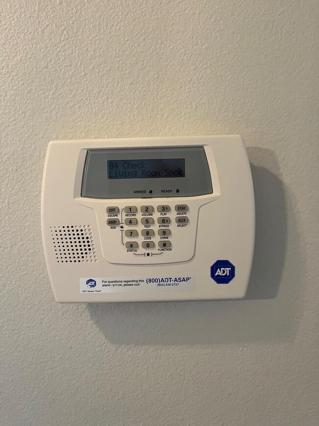 Building Photo - 5574 Huntleigh Pl