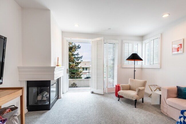 Building Photo - 15425 Antioch St